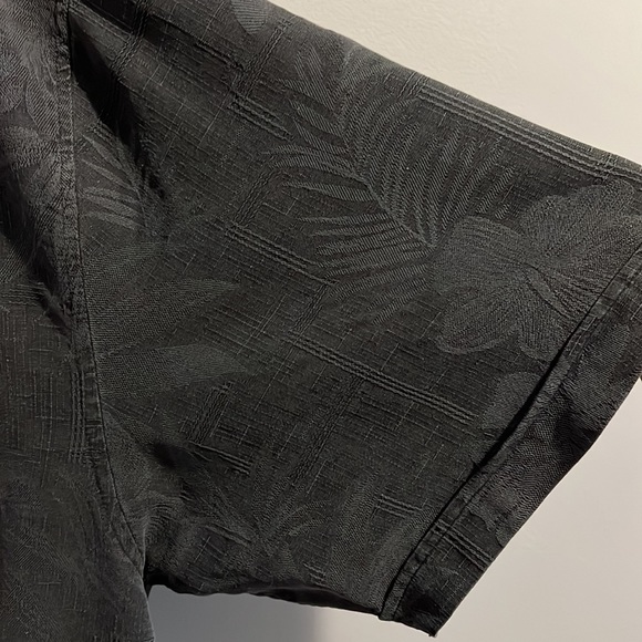 CASUAL BUTTON UP SHORT SLEEVED SHIRT (XL) - Picture 3 of 14